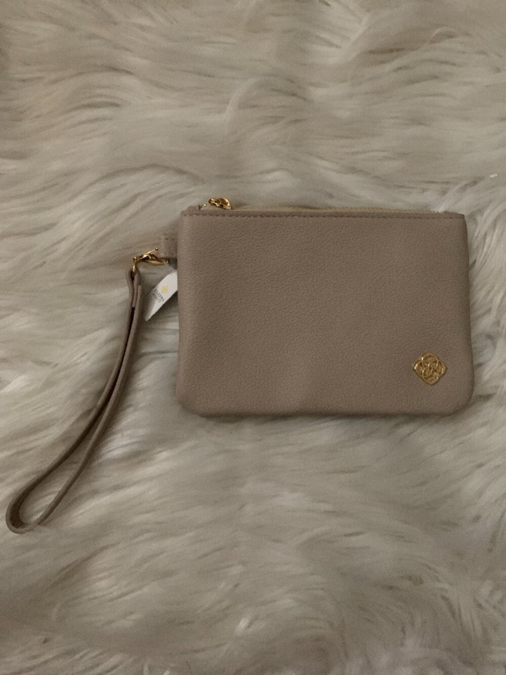 KENDRA SCOTT Travel Pouch Wristlet in Taupe/Gold